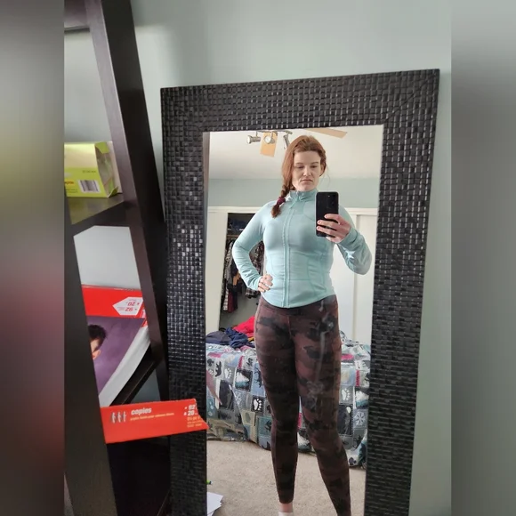 Lululemon - Picture 1 of 3